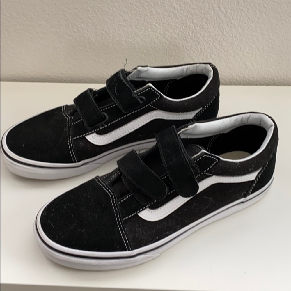Black Velcro Vans - Skool V (W 6.5/BOYS 5)